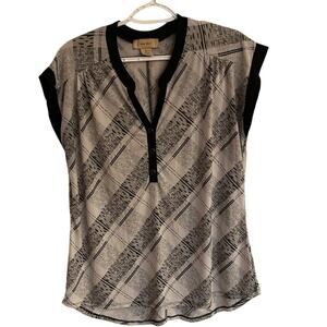 Diana Belle Sz L Grey Plaid Sleeveless V-neck Blouse Casual Work